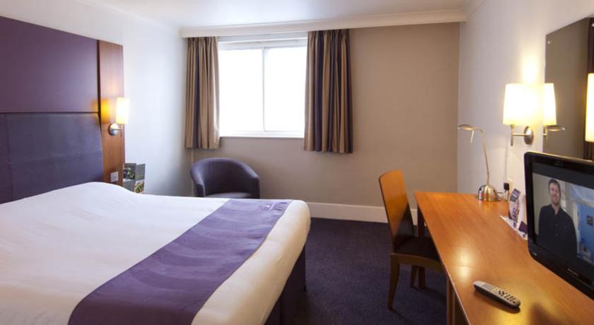 Premier Inn Chester Central - North Bagian luar foto