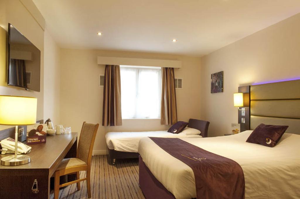 Premier Inn Chester Central - North Bagian luar foto