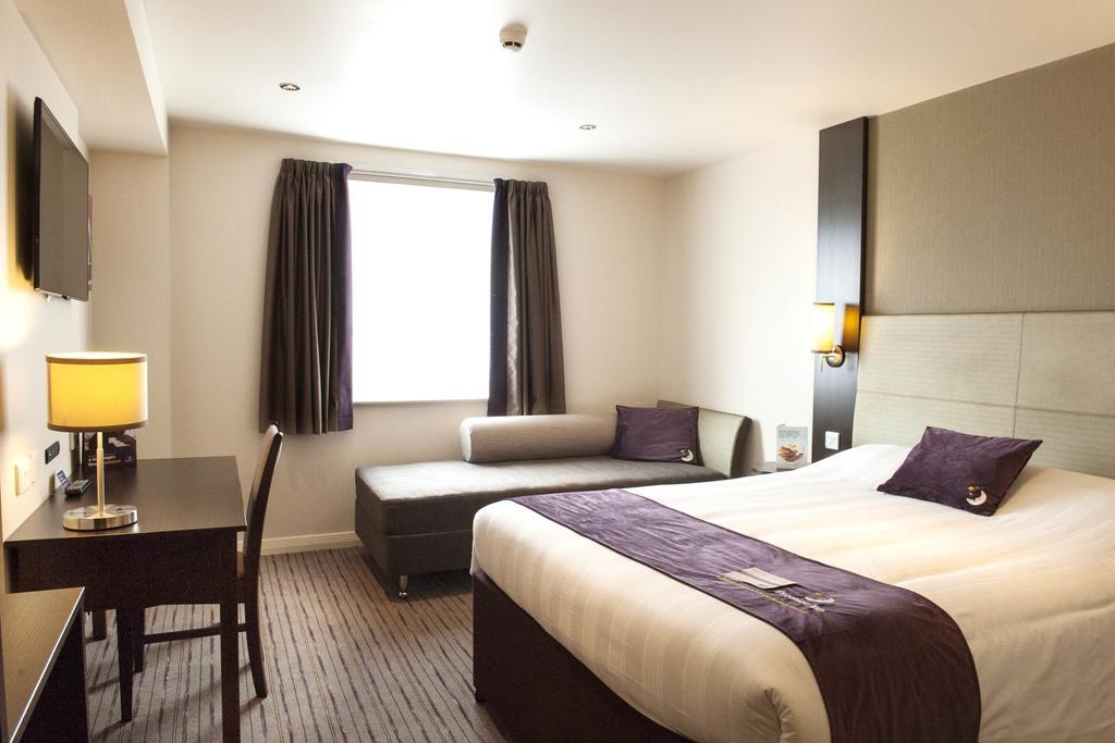 Premier Inn Chester Central - North Bagian luar foto