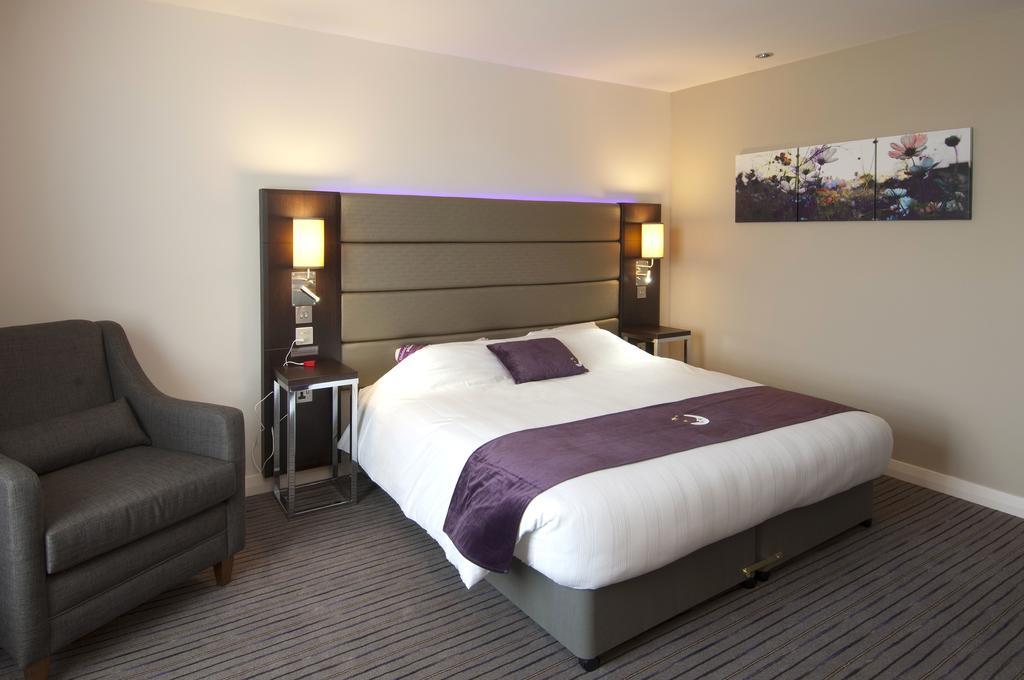 Premier Inn Chester Central - North Bagian luar foto