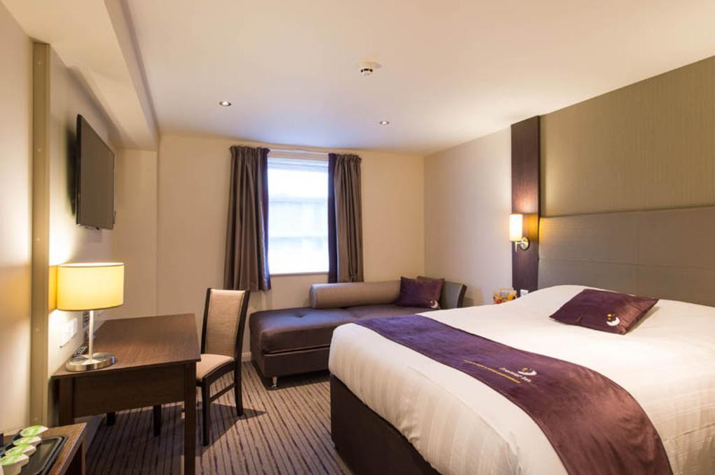 Premier Inn Chester Central - North Bagian luar foto