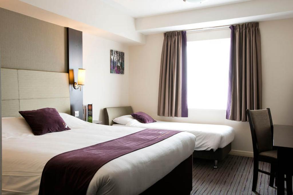 Premier Inn Chester Central - North Bagian luar foto