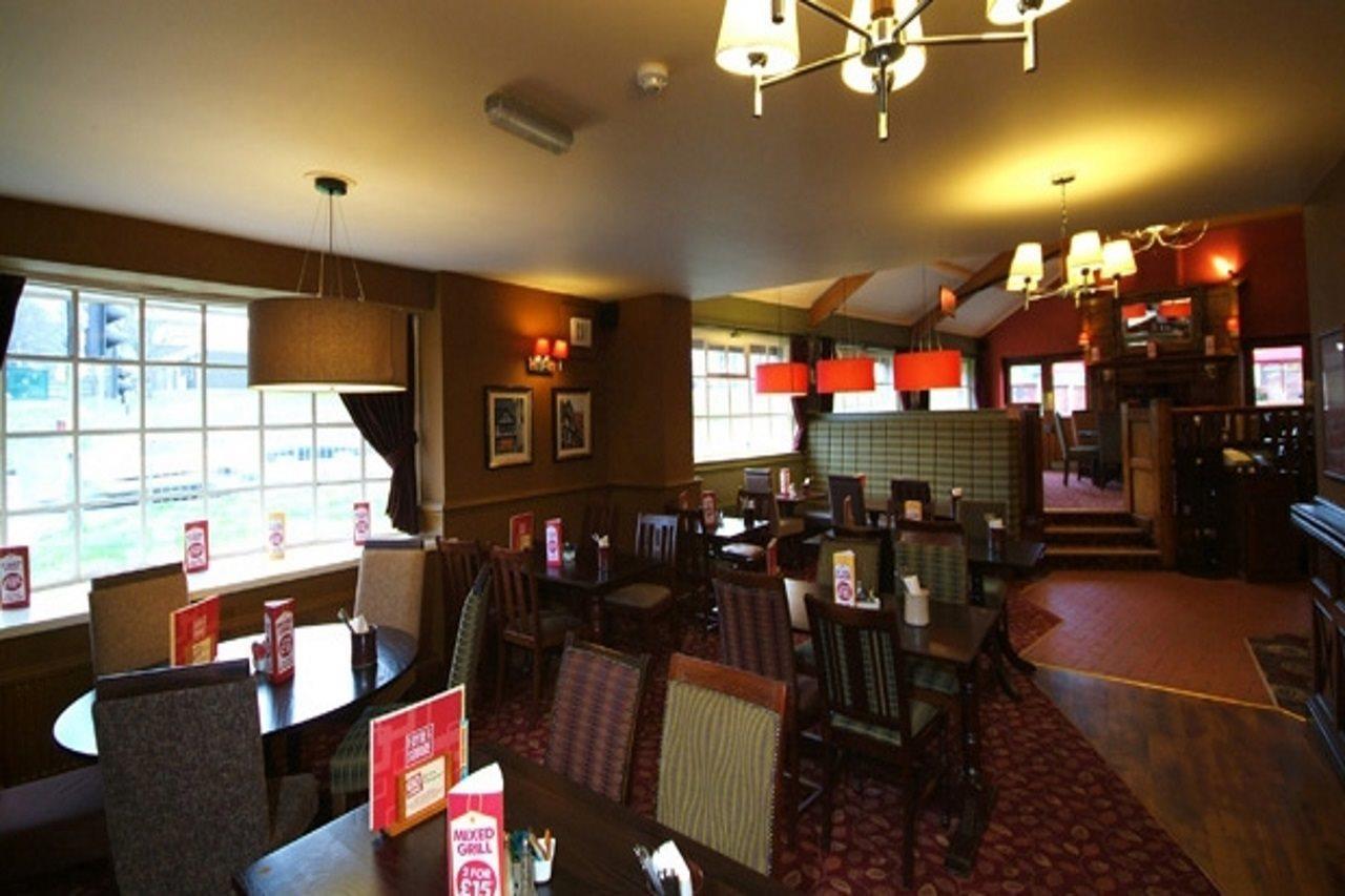 Premier Inn Chester Central - North Bagian luar foto