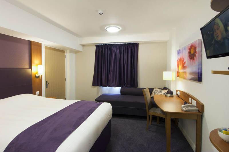Premier Inn Chester Central - North Bagian luar foto